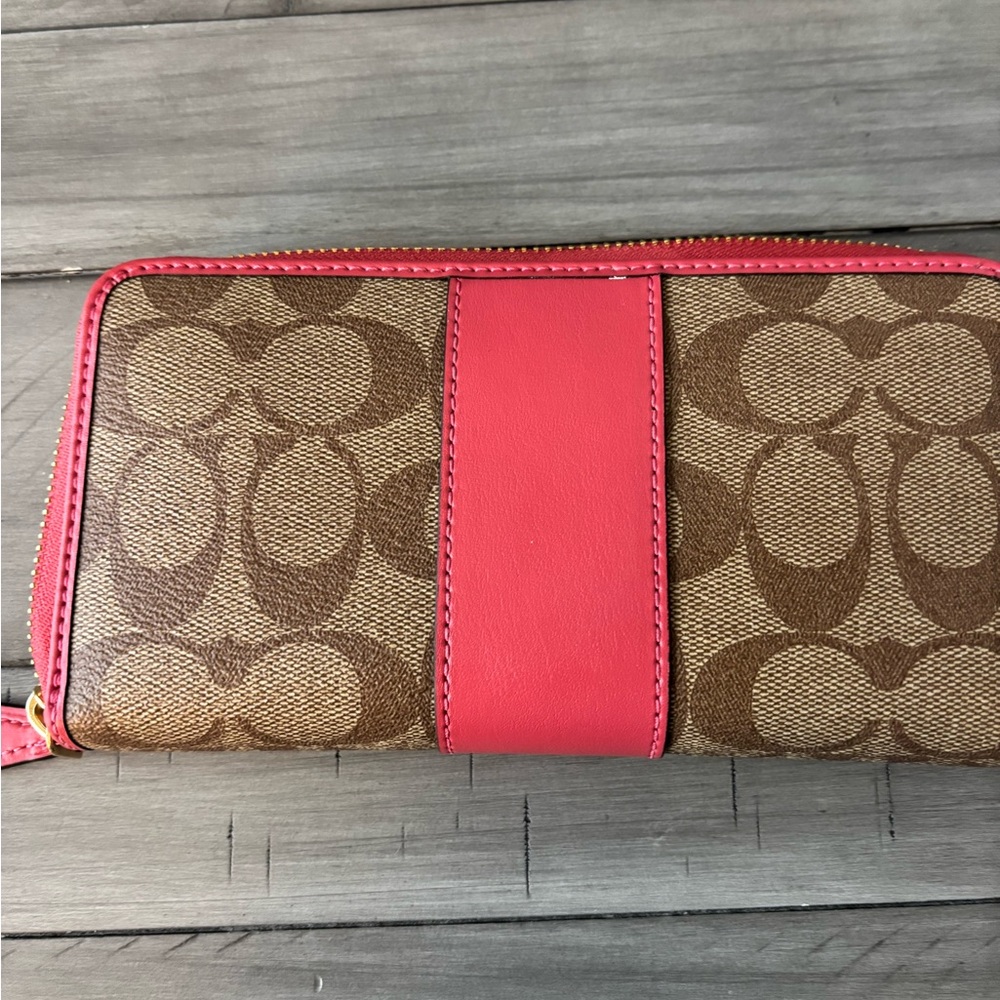 Coach Signature Accordian  Zip Wallet in Khaki and Poppy - Picture 2 of 6